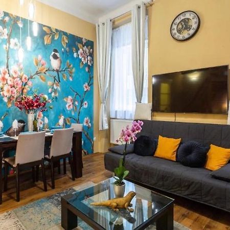 Cherry Blossom Designer Apartment In The Center With Free Parking Budapest Eksteriør billede